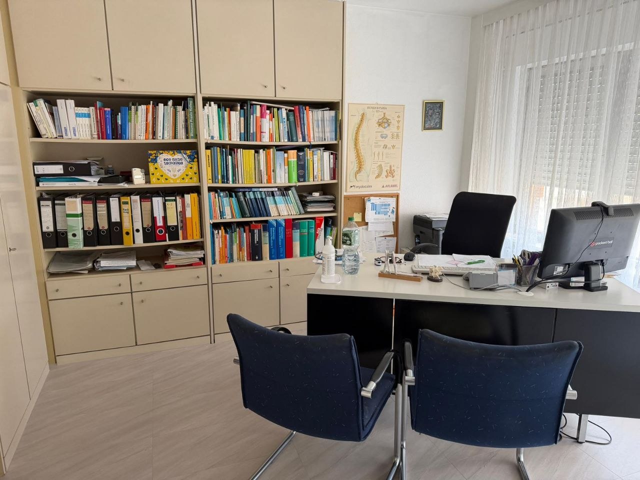Sprechzimmer Praxis Dobrev